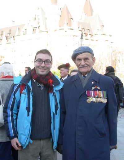 07.Ottawa, 11 novembre 2007. Insieme a un reduce dell’Aeronautica polacca della 2ª guerra mondiale (Cerimonia della Vittoria della Grande Guerra)