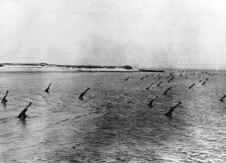 Atlantic_Wall_beach_obstructions_in_Normandy_in_June_1944