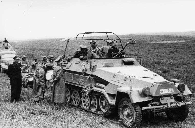 Bundesarchiv_Bild_101I-769-0229-02A,_Frankreich,_Heinz_Guderian_in_Schützenpanzer