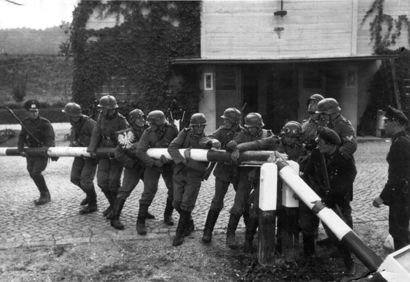 Danzig Police at Polish Border 1939 09 01
