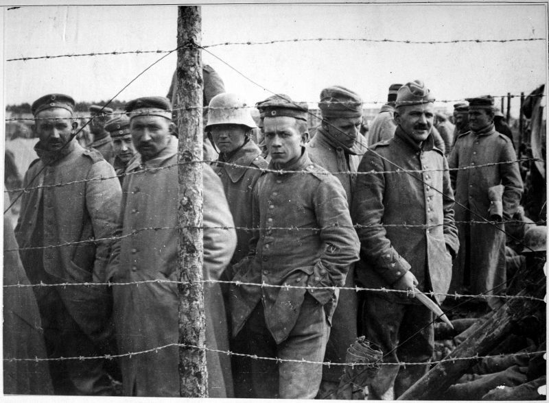 German_prisoners_in_a_French_prison_camp._French_Pictorial_Service.,_1917_-_1919_-_NARA_-_533724