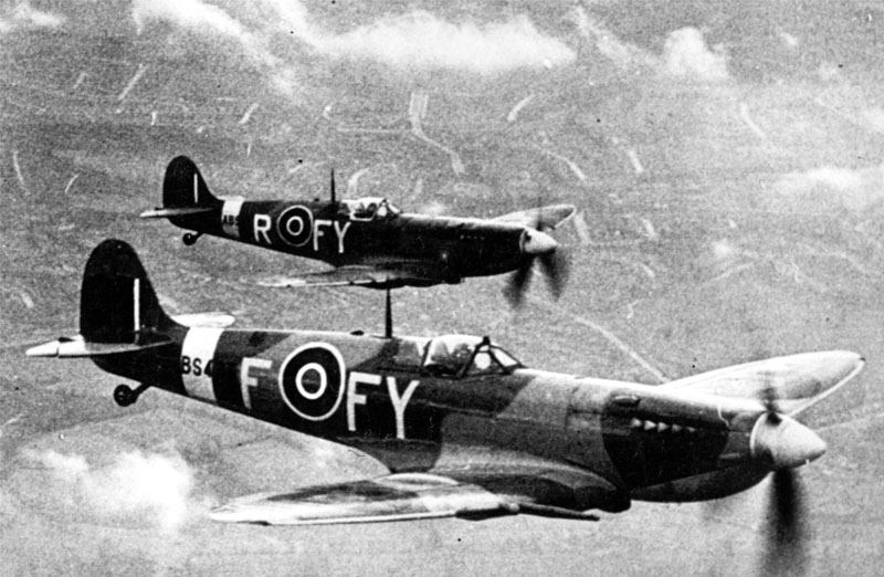 SpitfireIX 2 611Sqn Biggin Hill 1943 cropped 1